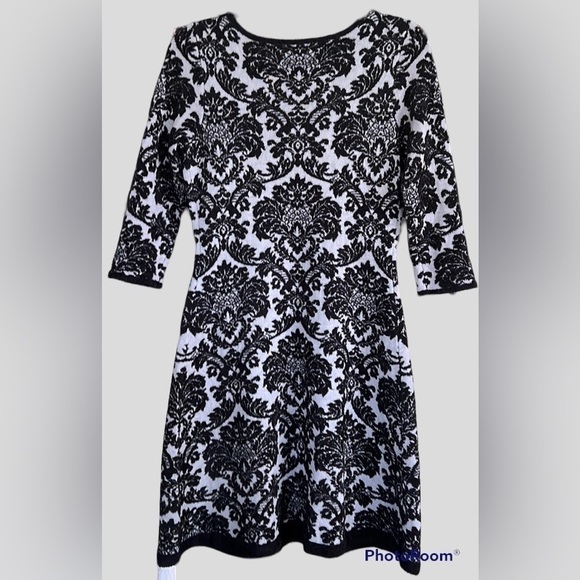 LIZ CLAIBORNE Echo Gray/Black Damask Knit Flare Style Dress, Size Small,GUC. - Picture 7 of 7